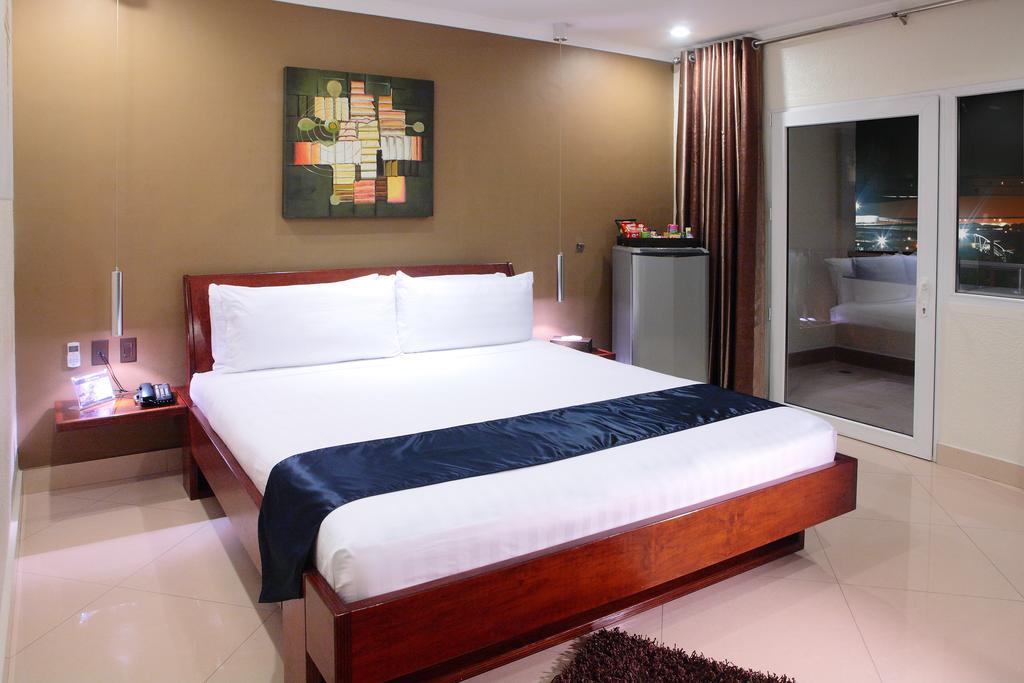 Queens Hotel 4*