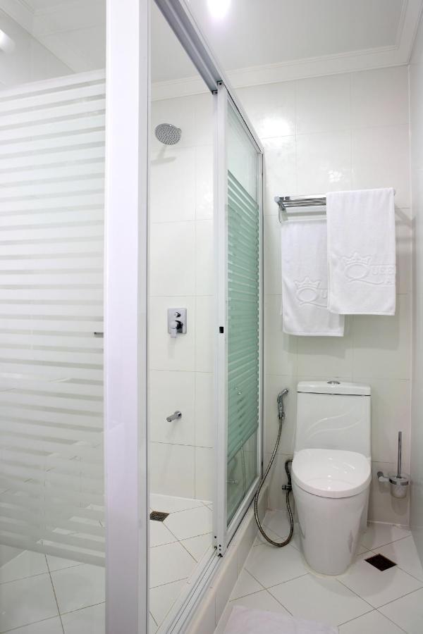 Queens Hotel 4*